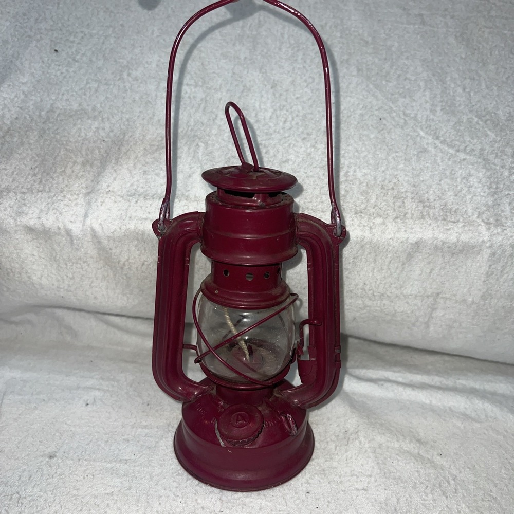 Original Kerosene Lantern Kerosene Red Made in Hong Kong Hurricane No. 202